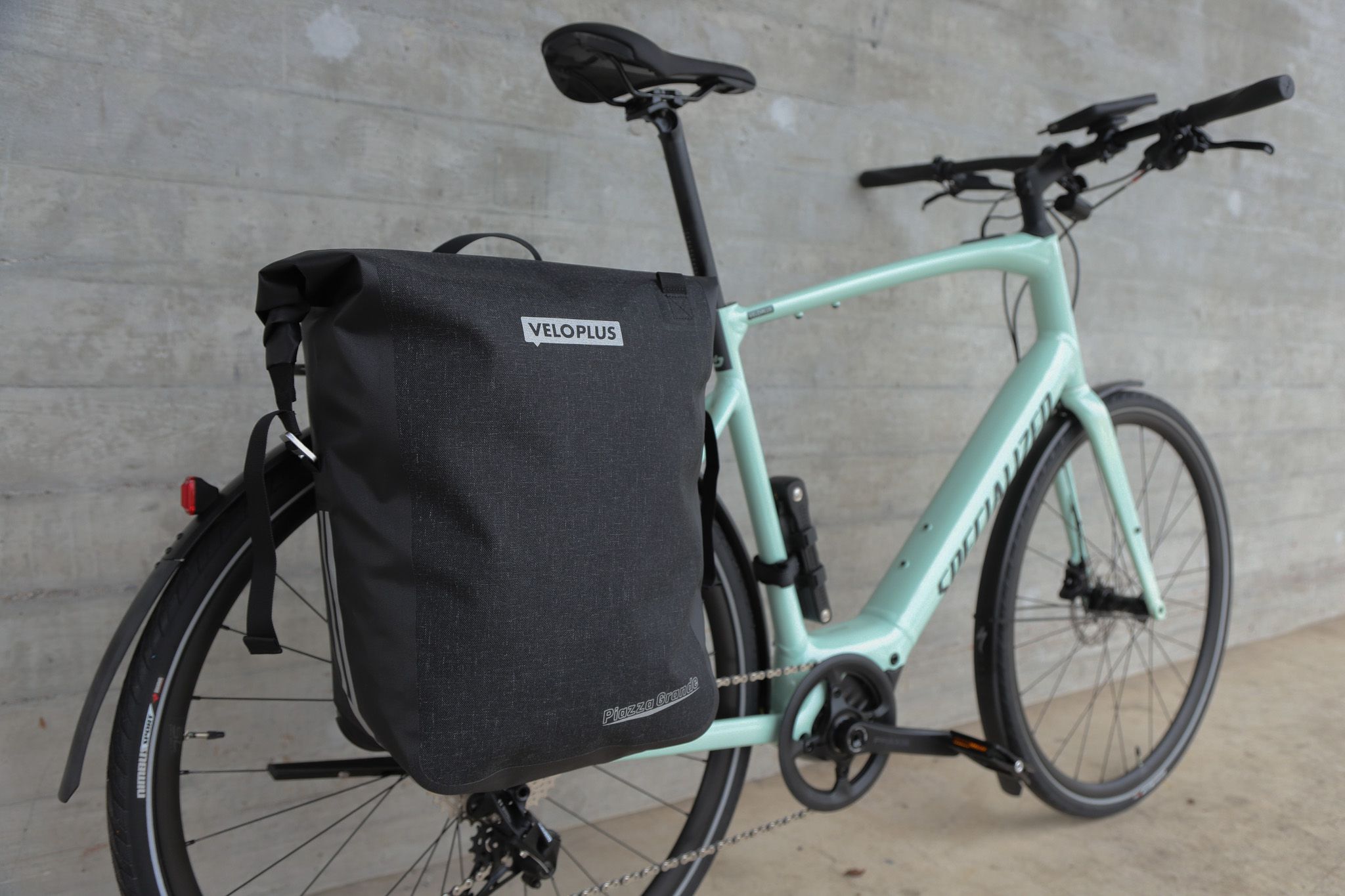 PIAZZA GRANDE Hinterradtasche (Single) / grau schwarz